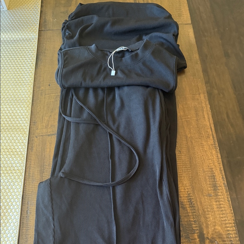Black Ribbed Travel Outfit